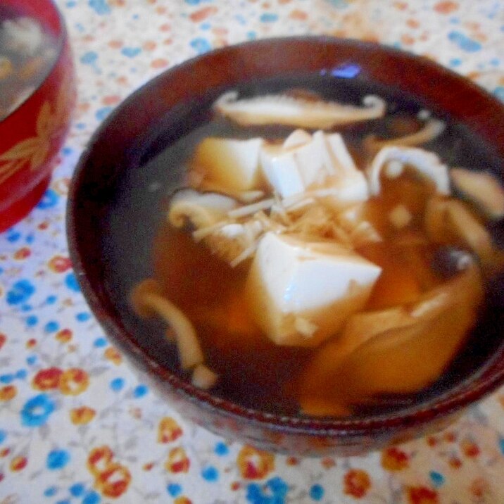 豆腐ときのこのお吸い物